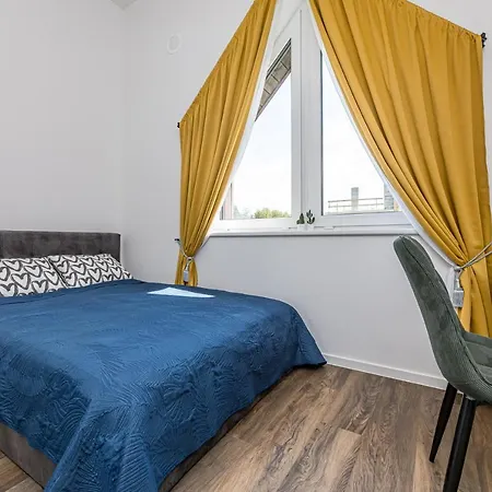 Apartament Jurzole - 2 Sesiavieciai Kotedzai Kunigiskiuose - By Hello Sea Homes Połąga